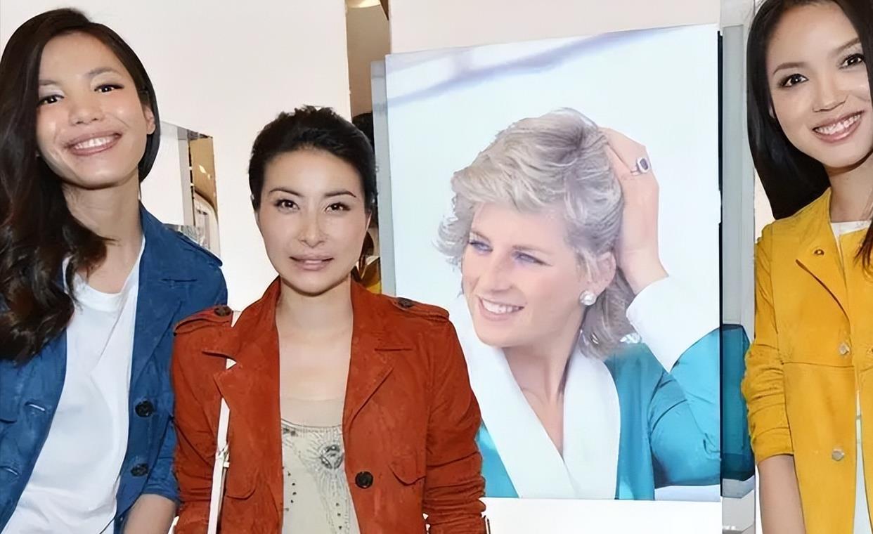 郭晶晶|郭晶晶罕见参加名媛聚会,站位边缘打扮格格不入,李嘉欣却在C位