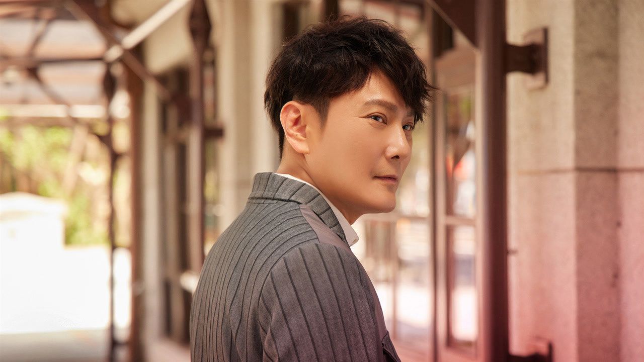 张信哲|张信哲跨年晚会《悬溺》遭滑铁卢，网友：情歌王子也“溺水”了？