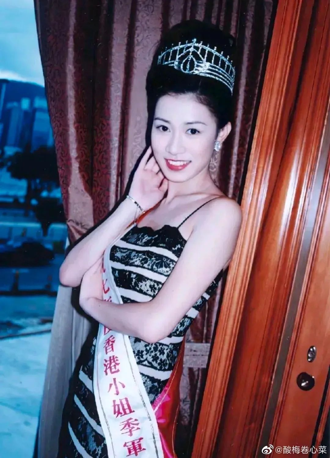 佘诗曼|47岁佘诗曼未婚独居：没有爱情，但有很多很多钱