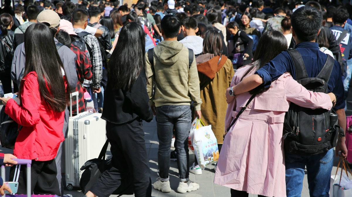 求职|今年大批打工人失业逃离城市,生活过得太内卷无助,谁来拯救他们