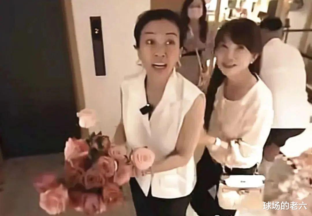 36岁萧敬腾求婚50岁经纪人！现场叫妈妈，对方曾是黑帮大哥女友