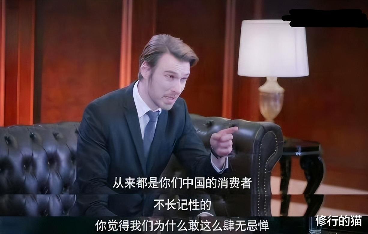 迪丽热巴 迪奥广告涉嫌辱华!竖中指扯眯眯眼与白人版大不同,热巴被骂黑心