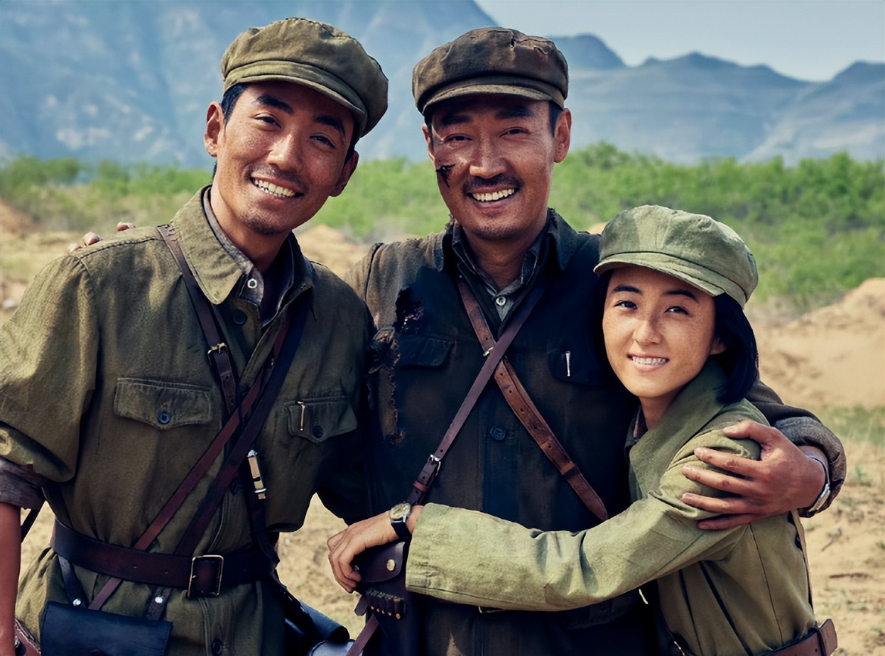 演员“烤瓷牙”有多可怕？嘴凸显老，嘴包不住牙，演战争片太离谱