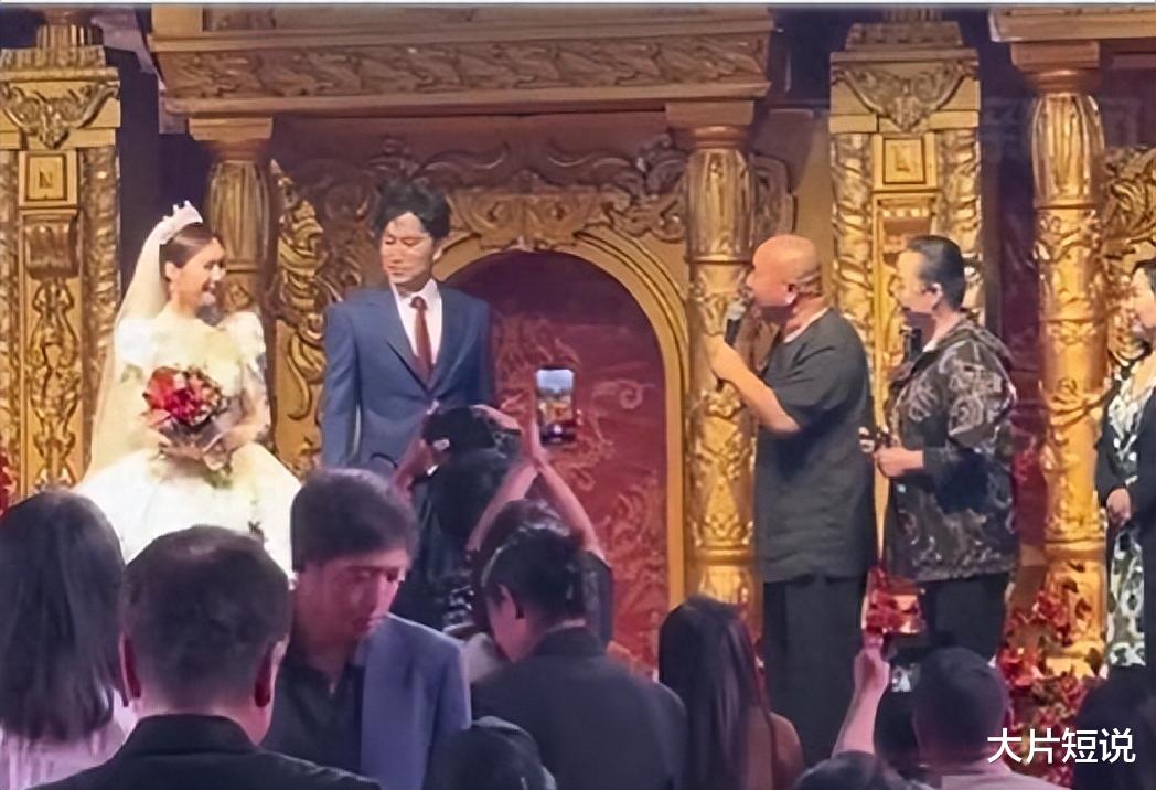 “赵玉田”高调大婚! 劳斯开路桌桌茅台,赵本山出场方法引热议