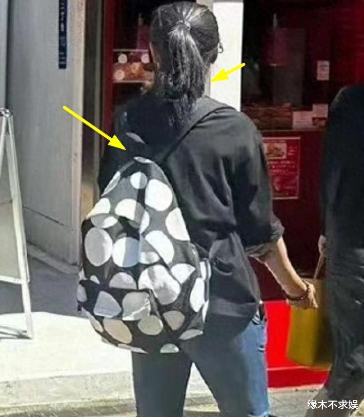 55岁郑伊健日本街头被偶遇,T恤全起球,和蒙嘉慧拮据生活疑曝光