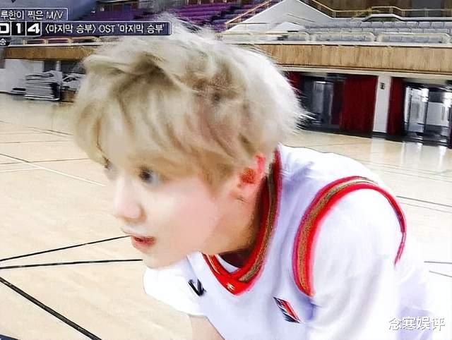 鹿晗在演唱会上穿背心,大秀肌肉线条超抢眼,硬汉味十足拒做伪娘