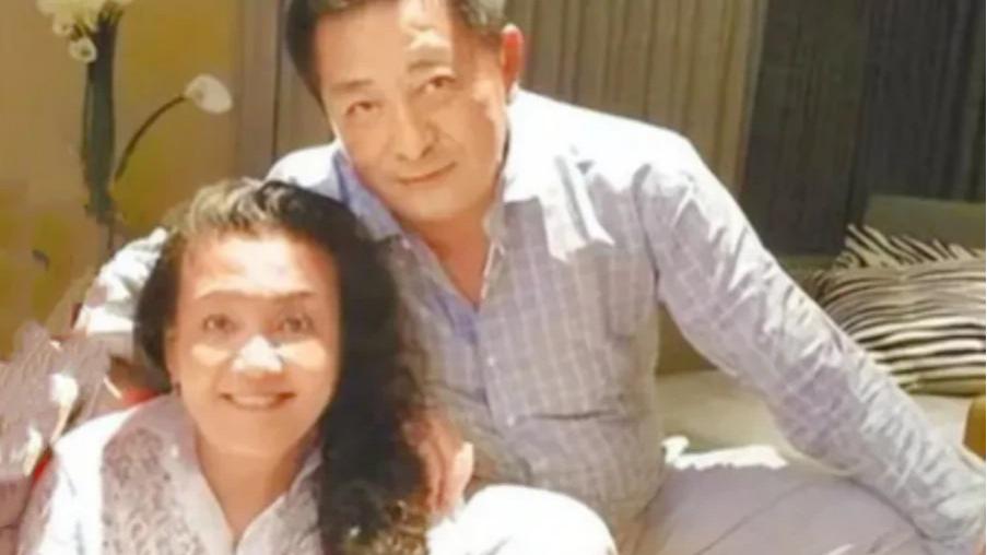 张兰|张兰直播谈离婚：当初自己不会打扮，而小菲爸爸又太帅了。