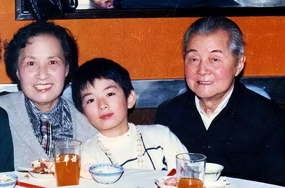 知名女星私密照被曝!性丑闻、被出轨,这九年她都经历了什么?