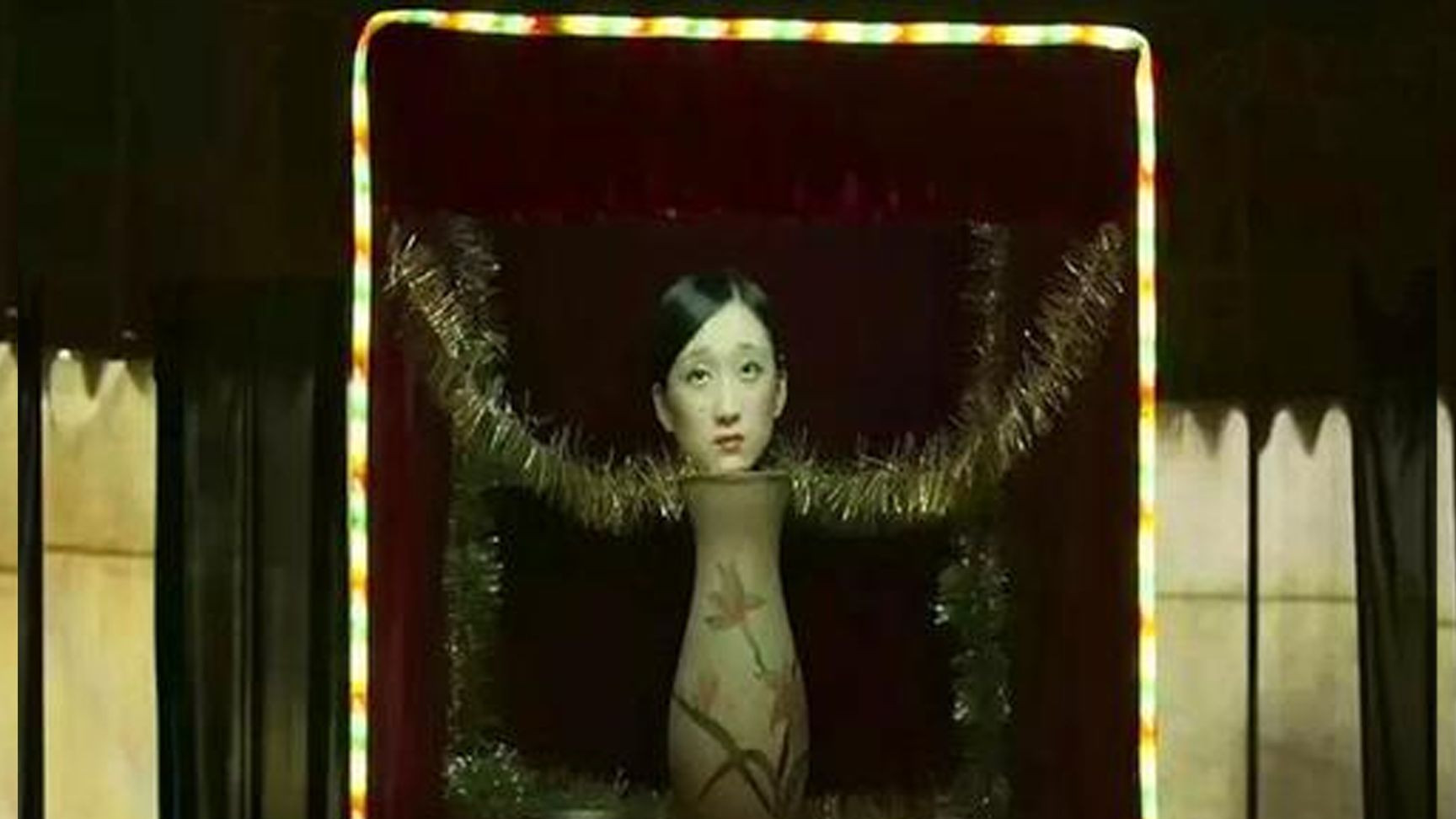 泰国真实版《消失的她》：试衣间的手把女人做成人彘，供富豪享乐