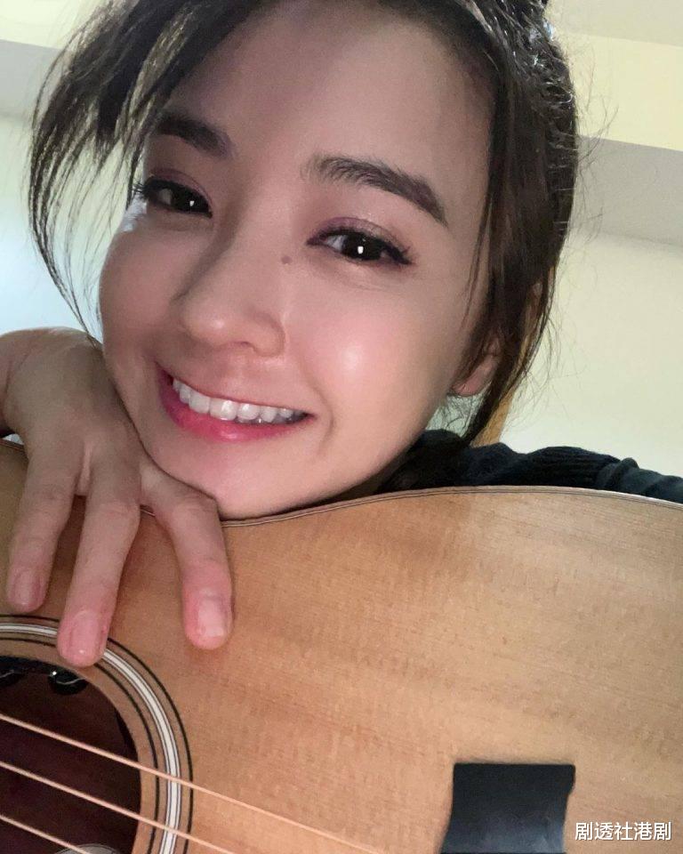 可惜！香港女歌手突曝与日本经商男友分手，因分隔两地而难以维系