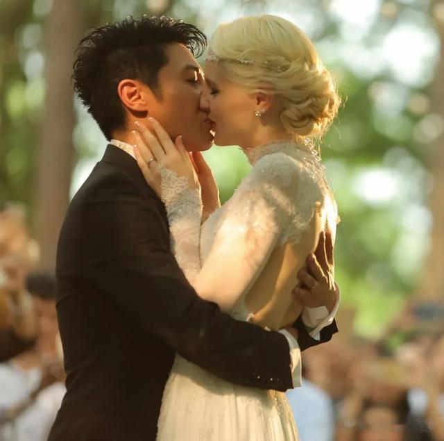 撒贝宁首次曝光混血龙凤胎正面照!小撒基因强大,宝宝都是黑头发