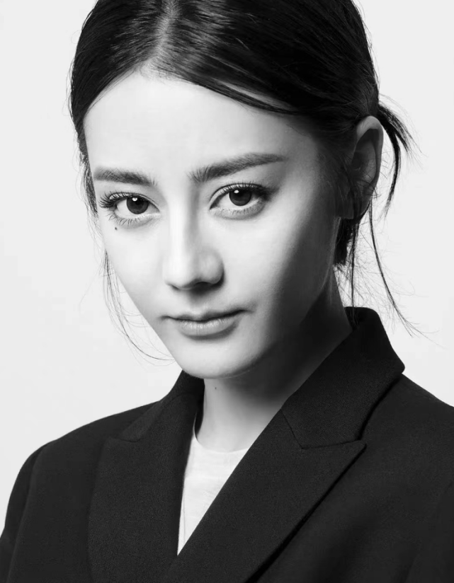 电影院|?热巴接手代言辱华品牌，待遇超过前代言人杨颖，高调宣传洗白被嘲！