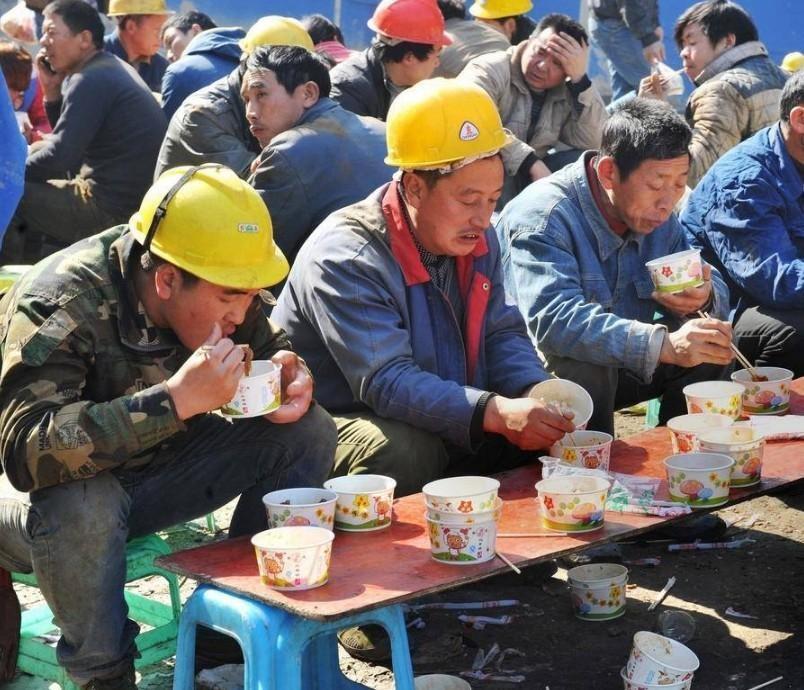 "13元盒饭"引全校大学生放弃食堂,专家抗议!网友:动了谁的蛋糕?