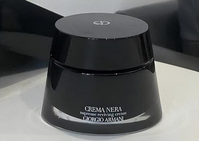 面霜推荐:深层补水可以延缓肌肤老化过程,减少细纹和收紧皮肤