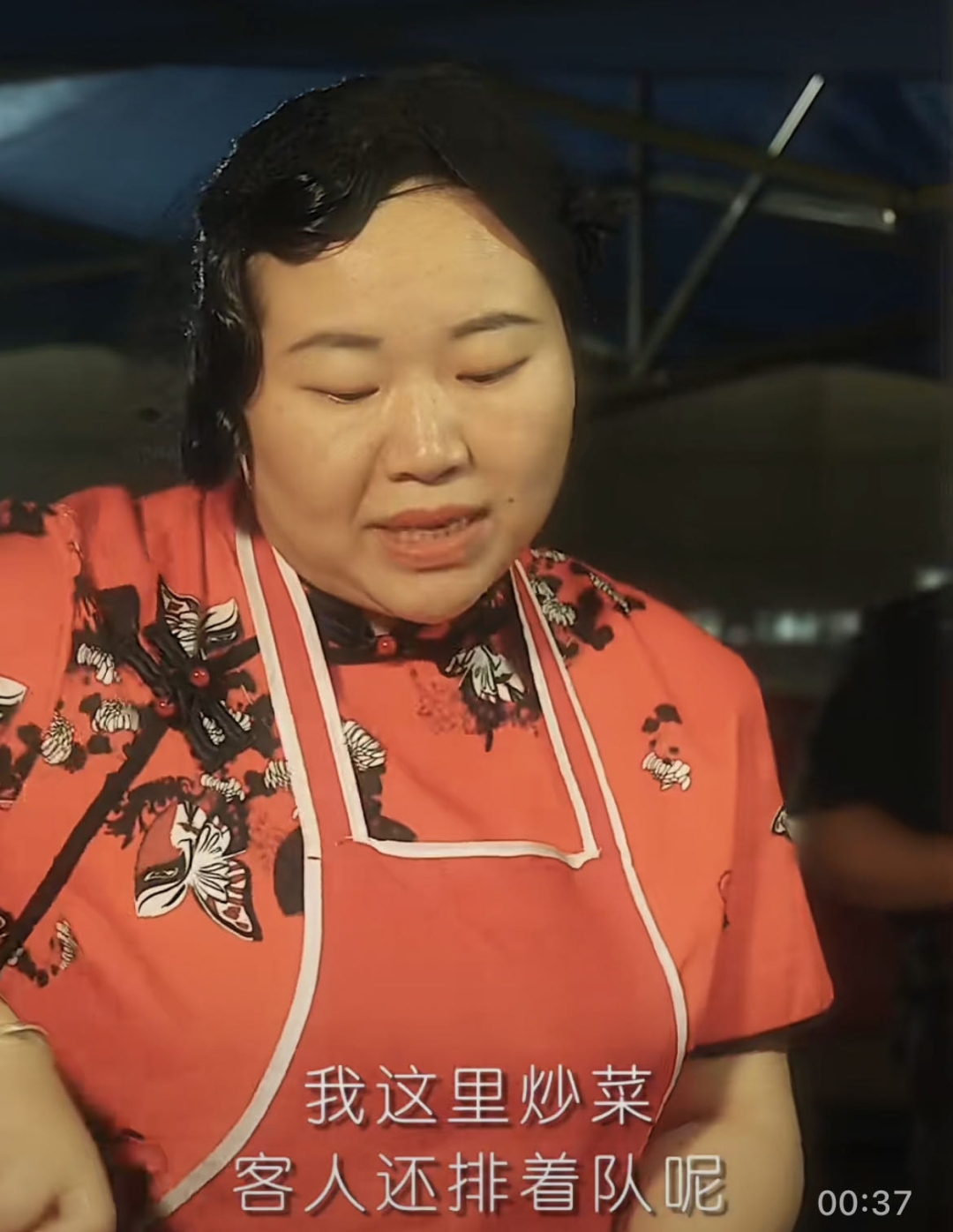 全网疯狂吸粉1000万,160斤空姐变「女神」,网友狂追:求求别断更!