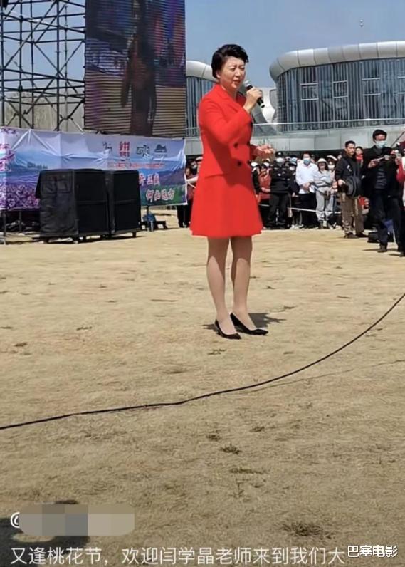 莫妮卡·贝鲁奇|过气演员的窘况：县城忙走穴、直播用怪招，晚节不保，何必呢