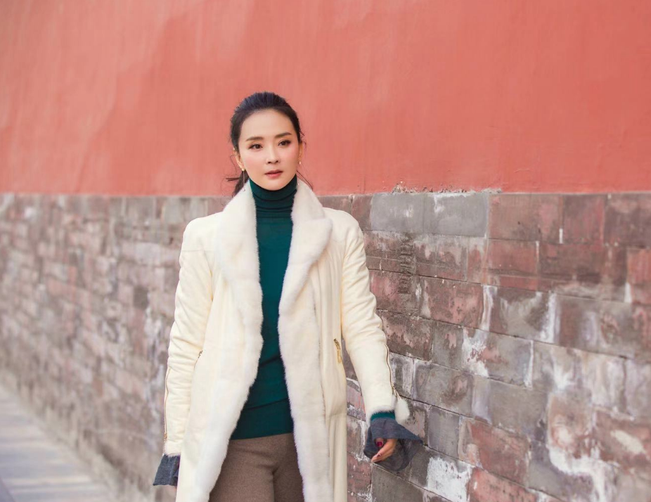 住11亿豪宅、大牌豪车数不清、富到流油…难怪她自称“无欲无求”