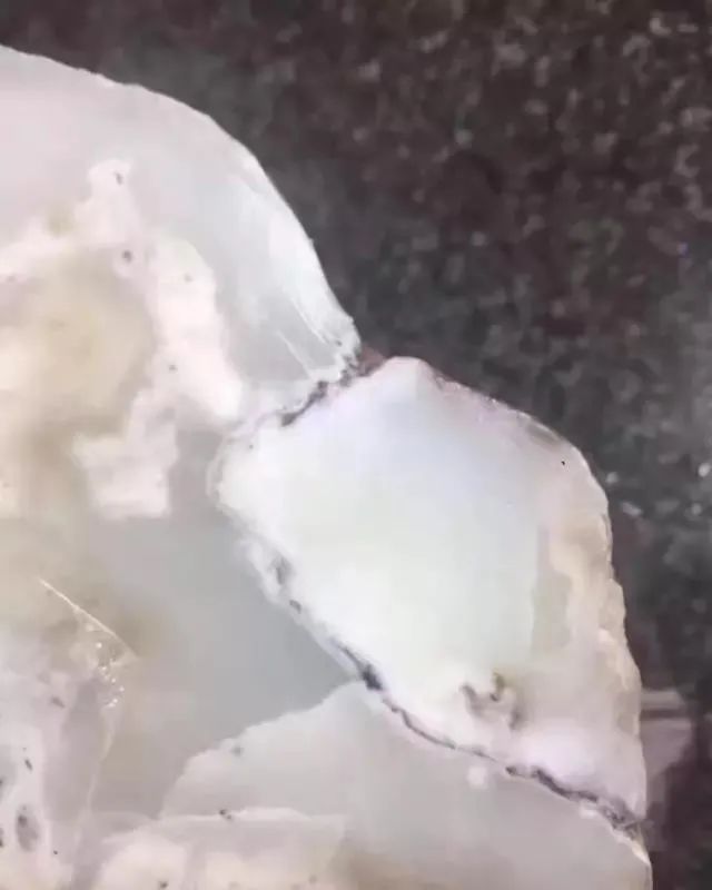 聊聊和田玉赌石那些事