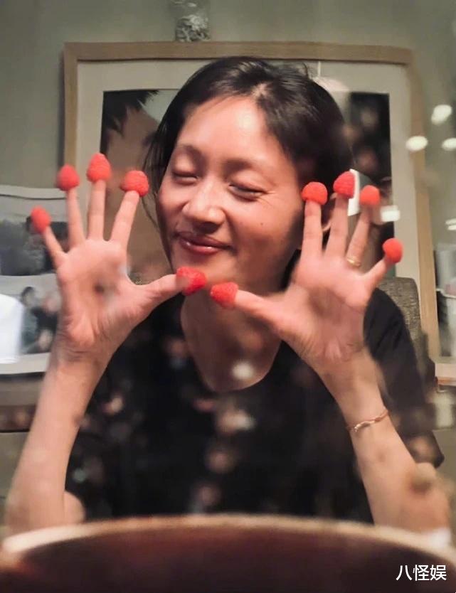 朱亚文老婆生病晒照,头顶乱发唇色苍白好憔悴,素颜状态引热议