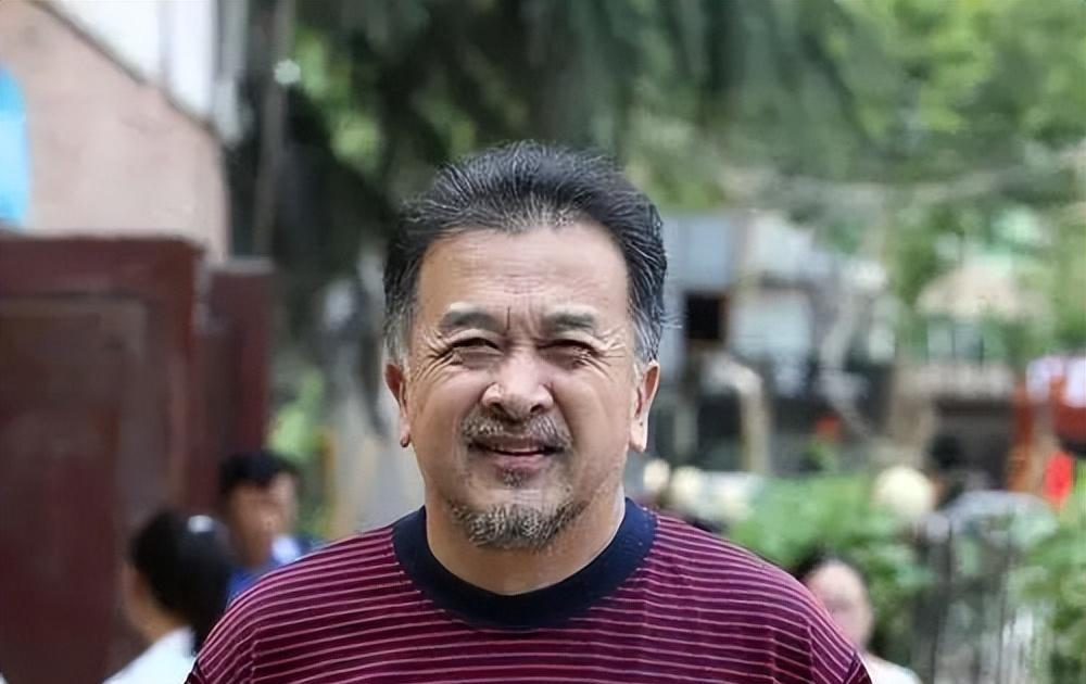 上午被免职,下午被带走,被封为“小品之王”的黄宏,如今怎么样