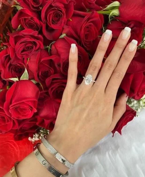 她是香港中环四美，嫁帅气钢琴家却出轨闺蜜老公，今生活依旧精彩！