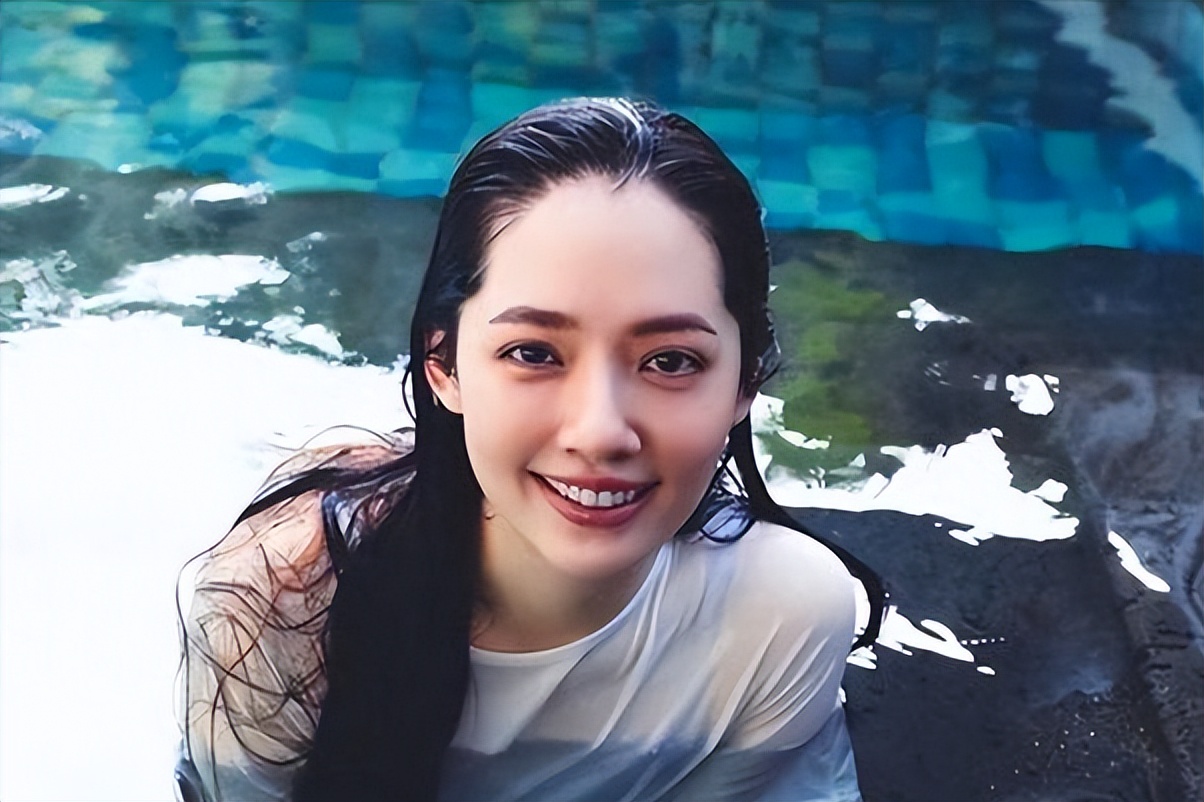 哪有什么一碗水端平,连基因都偏心,这些明星的兄弟姐妹相差甚远