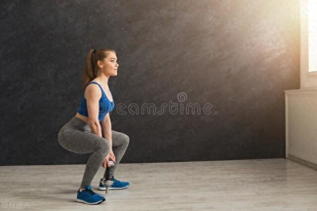 深蹲——健身的黄金动作！如何做一个标准的深蹲？