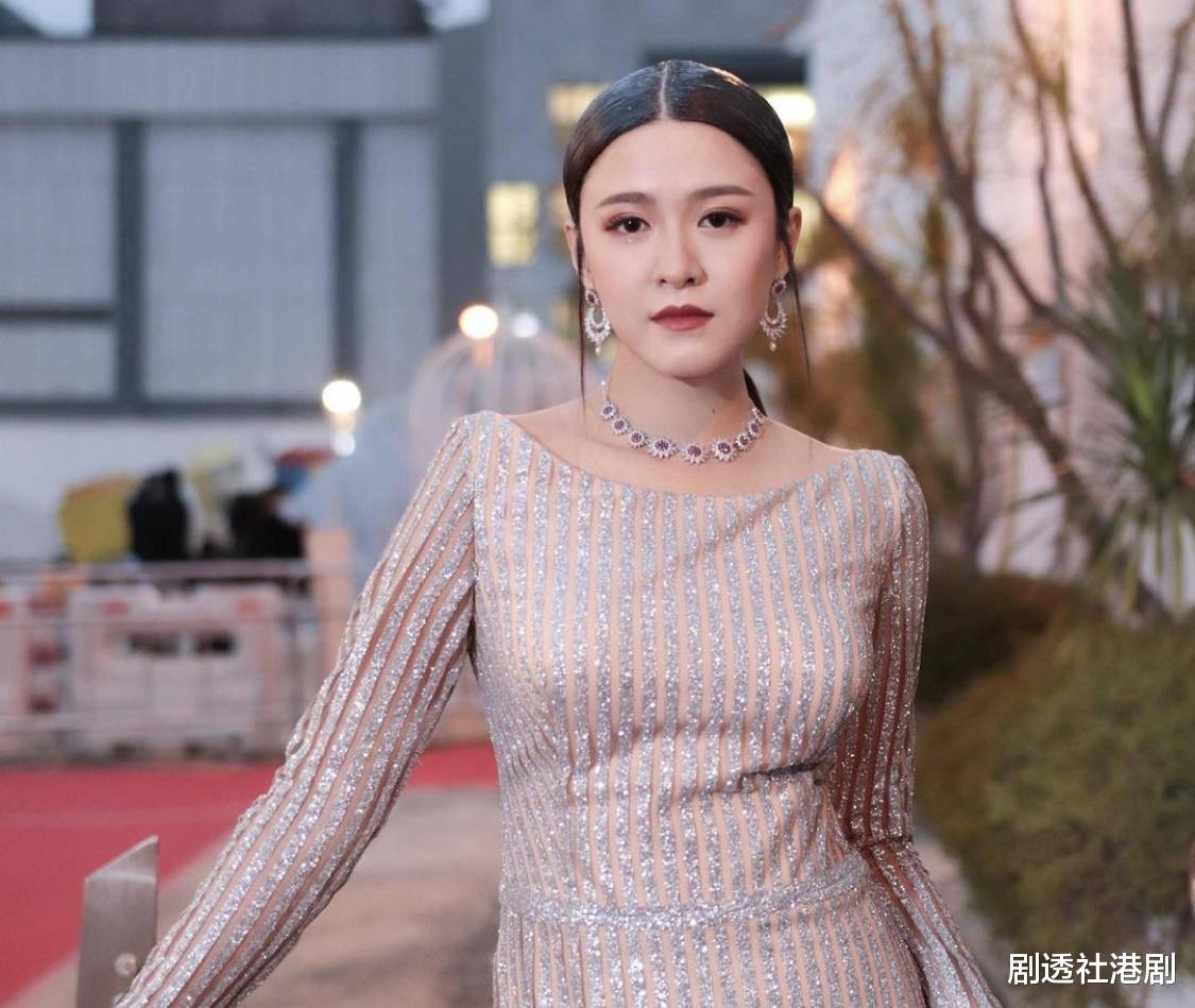 频频收花!TVB小花甜蜜晒照被曝疑有新恋情,传男方是医学美容医生