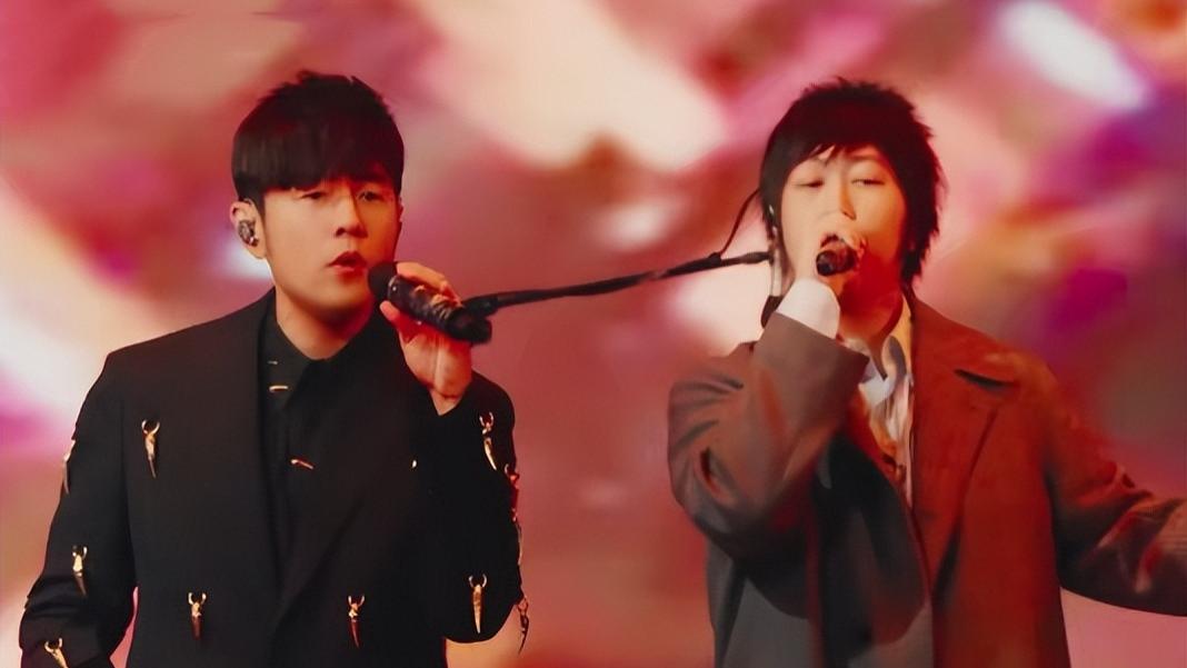 五月天假唱被逮个正着？央视新闻终于出手，崔健的话应验了