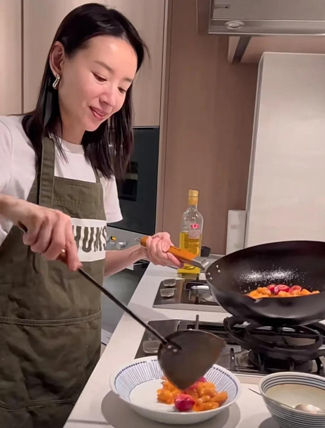 |董洁晒樱桃肉,50万人围观,评论区爆了