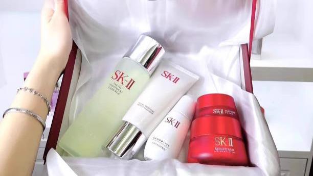探索SK-II神仙水和清莹露的奥秘：差异与选择