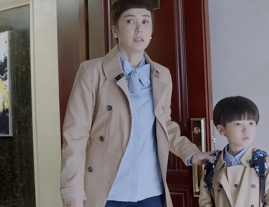 明道|56岁蒋雯丽和43岁明道演情侣,看二人吻戏:像青蛙王子遇到狼外婆