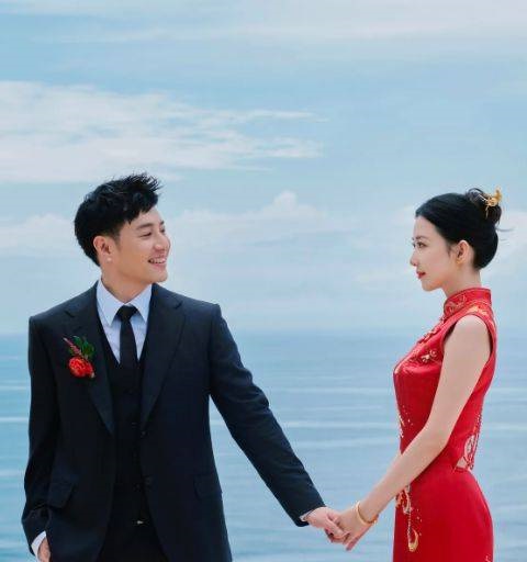 审美观也太差了！柏宣云潘玮的新结婚照惹争议，点上白烛被指怪异