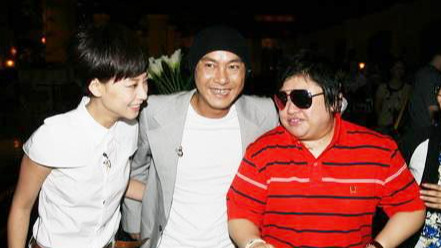 张卫健喝醉后，对着韩红说：妹妹，帮哥哥买下单，韩红一看60多万