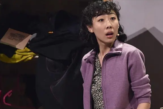 又丑又性感的任素汐,上半身是平淡,下半身是幻想,“一尿成名”