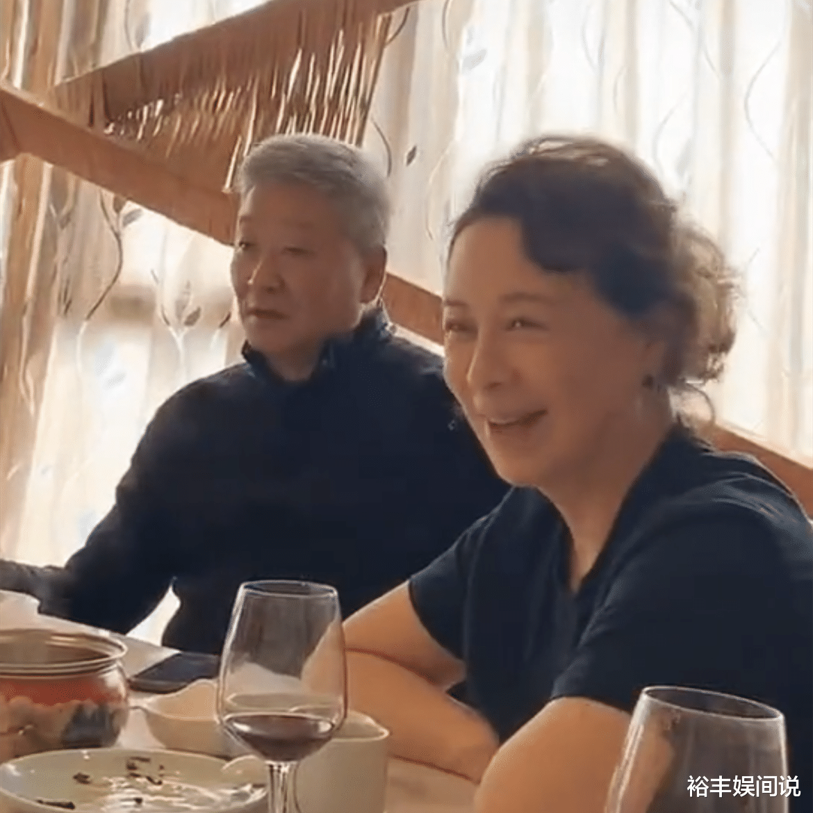 北电78班聚会！周里京方舒缺席，张丰毅留寸头显年轻，刘佳气质高