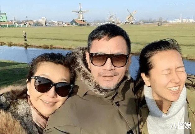 江珊老公陪继女逛街,关系好得似亲生,25岁憶心素颜被指像40岁