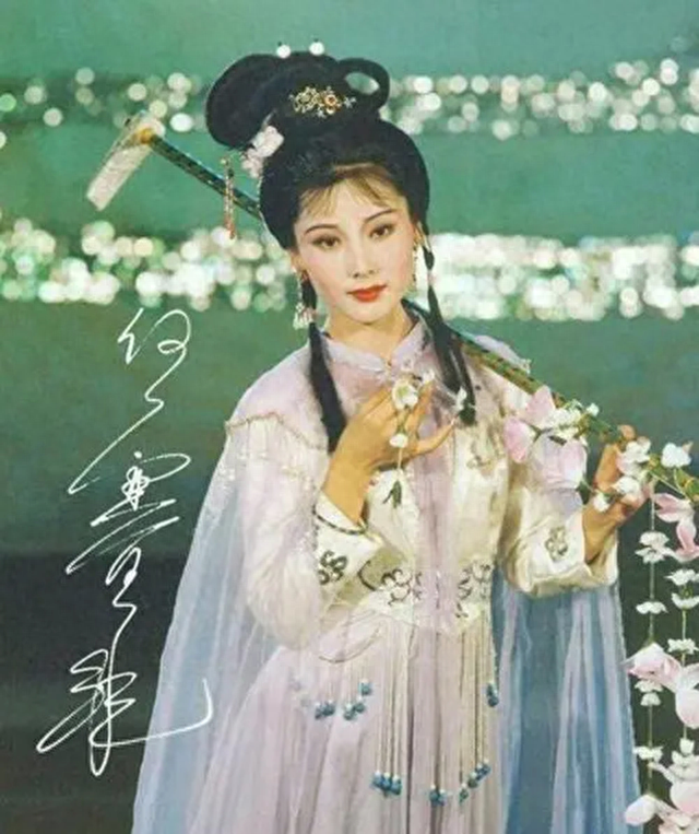 “江南美人”何赛飞:曾是邓颖超座上宾,嫁初恋33年,被宠成公主