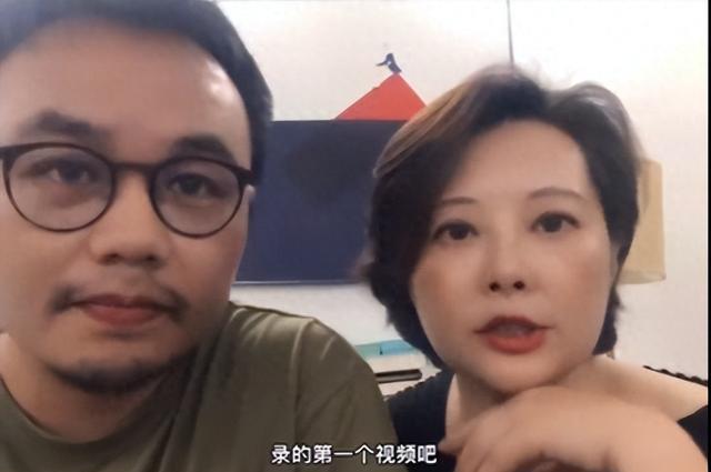 51岁袁立与二婚老公齐露面!状态姣好发型时尚,体重120斤很幸福