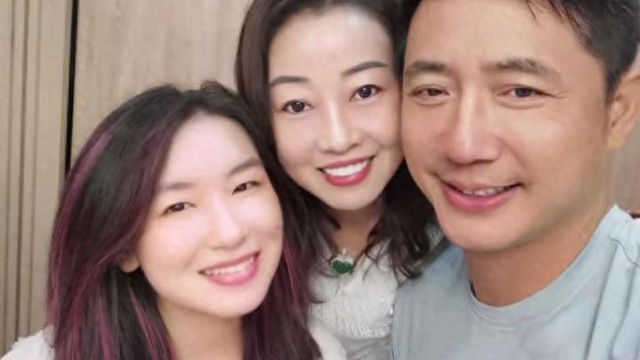 康枝子何文茵与康家亲人久别重逢，已被冯子晴取代的她难以再回归了