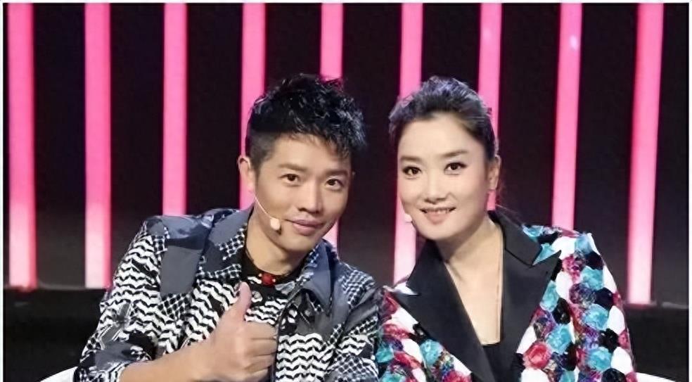 玲花终于不再隐瞒,承认与曾毅有“特殊关系”,我们被骗了20年