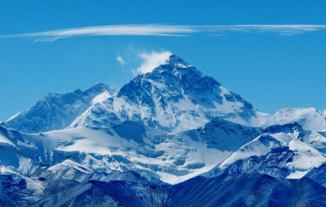 珠峰|珠峰峰顶属于中国，外国人从尼泊尔登顶珠峰，属于非法入境不？