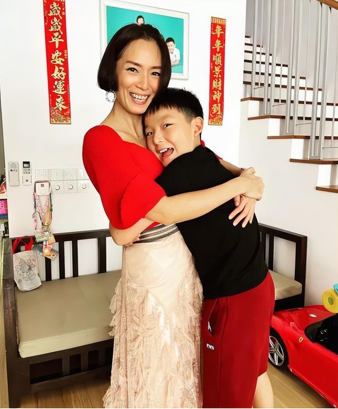 她是《东游记》的“何仙姑”，可惜了这么漂亮的脸，却被迫退圈