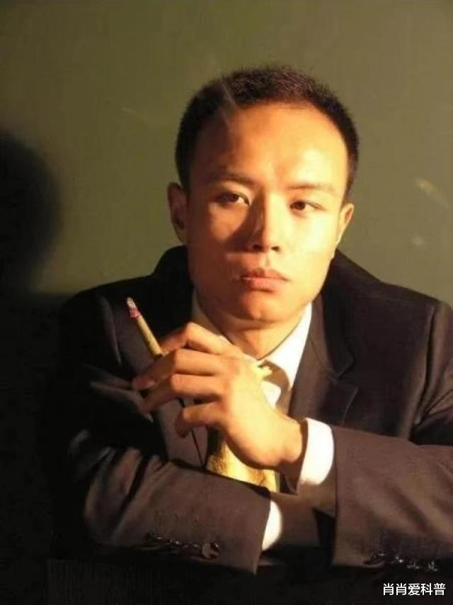 黄磊|住豪宅、喝金水,疯狂为美国贡献GDP,47岁乐嘉走上了“不归路”