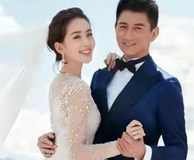 吴奇隆|吴奇隆独自去海边散心，自拍仍然不忘秀婚戒，与刘诗诗感情真好