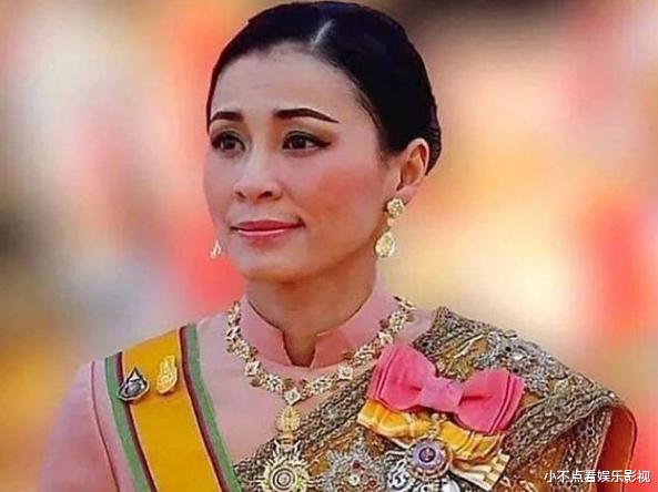 苏提达成功出圈，欧美粉丝匍匐跪拜她，玛哈国王笑不拢嘴！