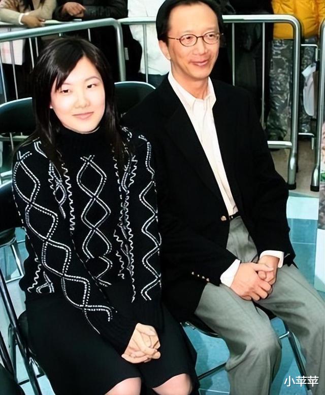 伏明霞|梁锦松：为国狂赚3万亿，娶小26岁伏明霞，为生3胎花99亿买医院