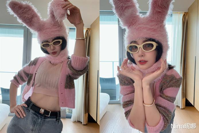 Angelababy|Angelababy深夜晒开工！叠穿露脐装戴兔耳朵，33岁越发像女团爱豆