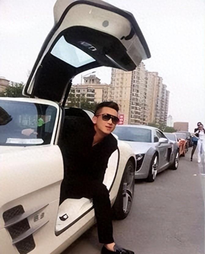 “京圈恶少”王烁:掌掴继母王艳,枪指刘涛老公,他凭啥为所欲为