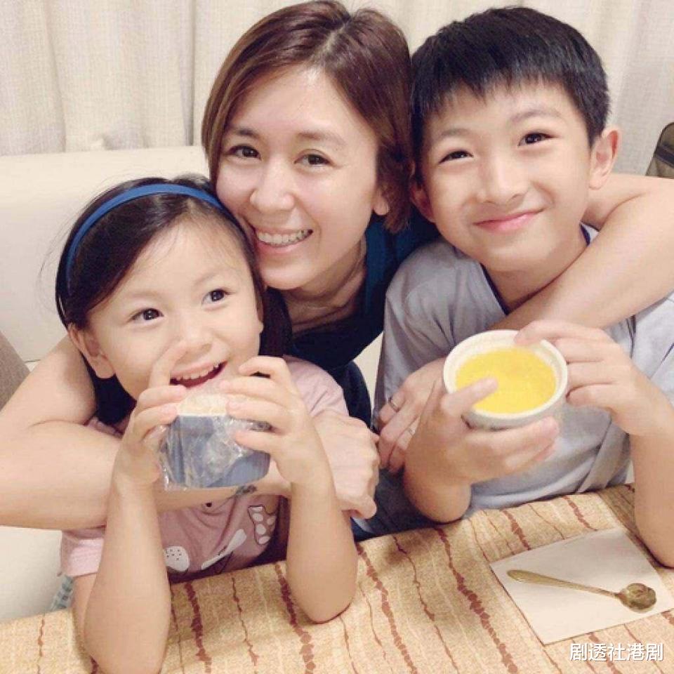 TVB前知名女星晒近况！被指撞脸72岁老戏骨，失婚后移居新西兰